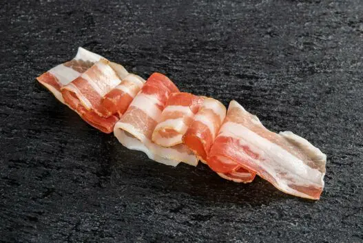 Raeucherspeck Speck geschnitten